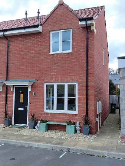 32 Littlewood Way , Cheddar