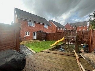 8 Killick Road, Westvale Park, Horley, Surrey