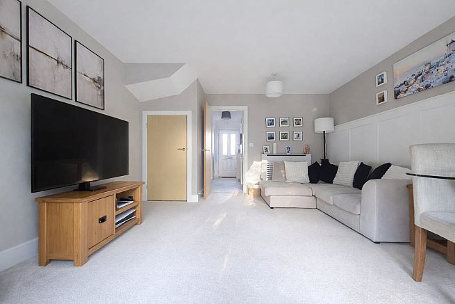 Thomas Walters Way, Horley