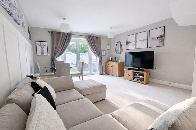 Thomas Walters Way, Horley