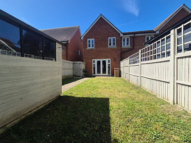 Thomas Walters Way, Horley