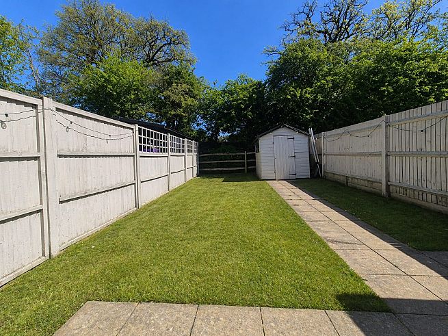 Thomas Walters Way, Horley