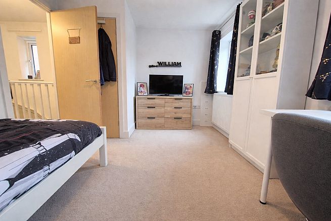 Thomas Walters Way, Horley