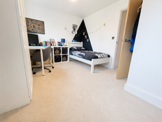 Thomas Walters Way, Horley