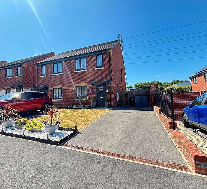 6 Flanshaw Field Drive, Wakefield