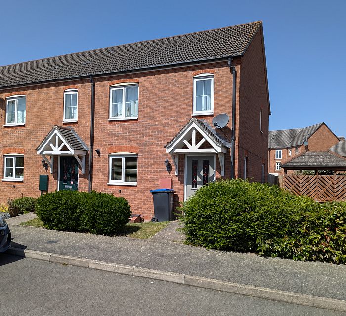 6 Lovell Field Close, Warwick