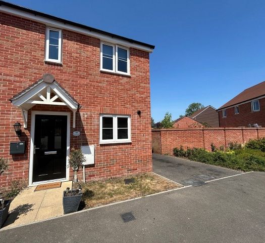 107 Tanners Meadow, Brockham, Surrey